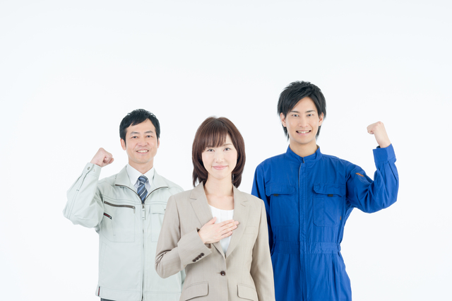 作業着で働く男女